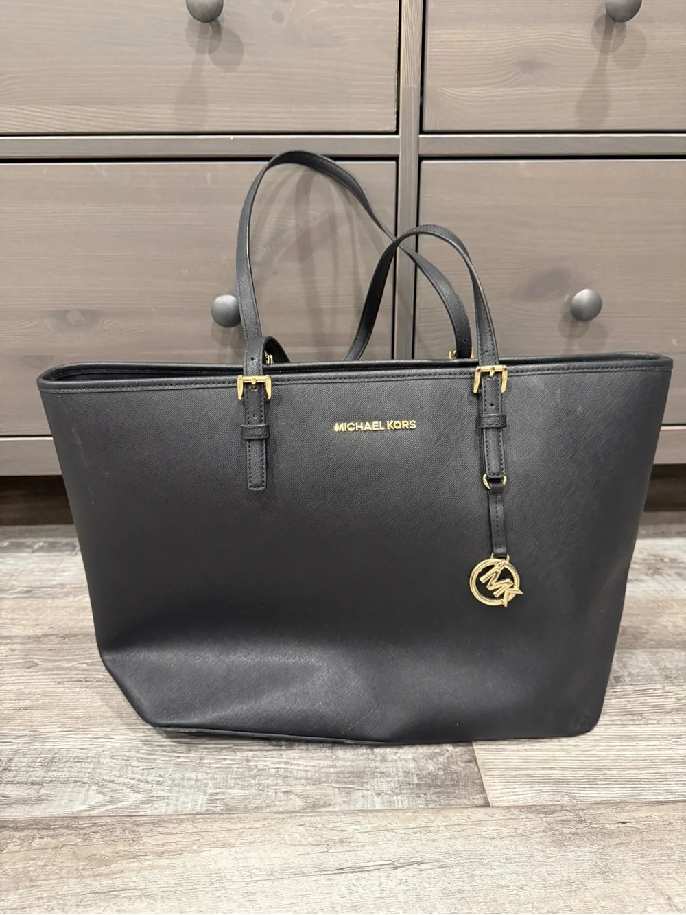 Michael Kors Jet Set Medium Saffiano Leather Top-Zip Tote Bag